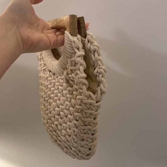 Crocheted rope purse with wooden handles - Picture 7 of 9